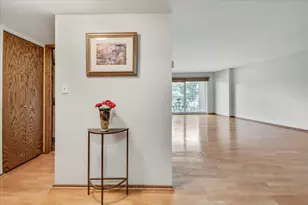 210 W Grant St, Minneapolis, MN 55403 - Photo 2