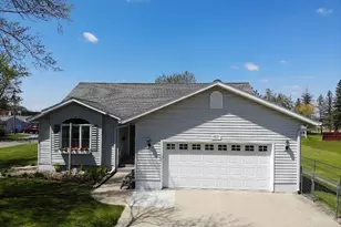 901 5th St NE, Staples, MN 56479 - Photo 2