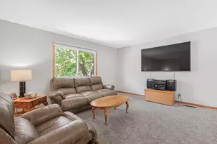 286 Frankland St, Mahtomedi, MN 55115 - Photo 2