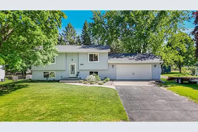 286 Frankland Street, Mahtomedi, MN 55115 - Photo 1