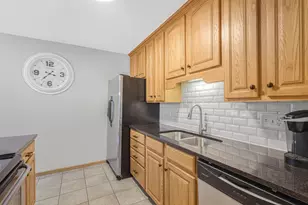 286 Frankland St, Mahtomedi, MN 55115 - Photo 8