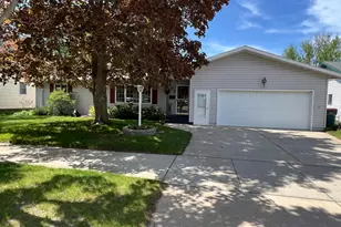 407 1st St SW, Wadena, MN 56482 - Photo 2