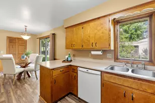 2420 Ensign Ave N, Golden Valley, MN 55427 - Photo 14