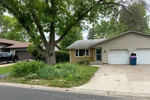 954 Miller St S, Shakopee, MN 55379 - Photo 2