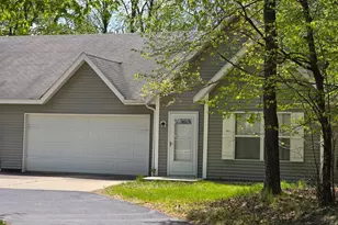 331 Maple Ridge Ct, Detroit Lakes, MN 56501 - Photo 2