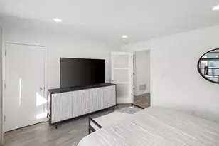 110 Bank St SE, Minneapolis, MN 55414 - Photo 36