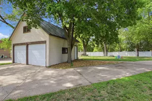 324 S Swift Ave, Litchfield, MN 55355 - Photo 22