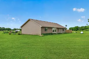 7725 Dolphin Rd, Princeton, MN 55371 - Photo 12