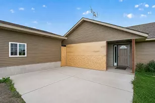 7725 Dolphin Rd, Princeton, MN 55371 - Photo 16