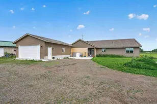 7725 Dolphin Rd, Princeton, MN 55371 - Photo 14