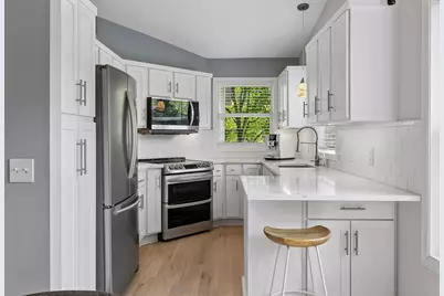 913 Oakwood Heights Circle, Eagan, MN 55123 - Photo 6