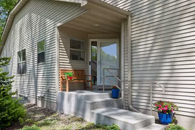 913 Oakwood Heights Circle, Eagan, MN 55123 - Photo 2