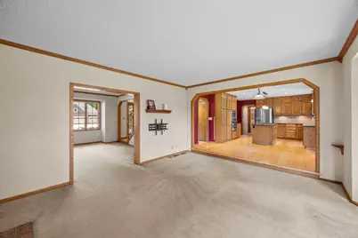 8941 Hunters Trail, Woodbury, MN 55125 - Photo 4
