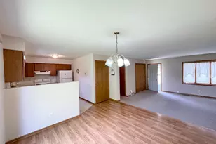 208 Broad Street S, Comfrey, MN 56019 - Photo 6