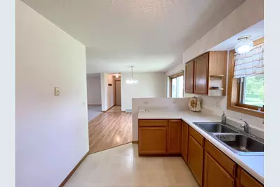 208 Broad Street S, Comfrey, MN 56019 - Photo 10