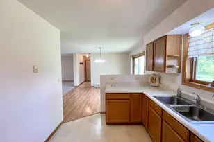 208 Broad Street S, Comfrey, MN 56019 - Photo 10
