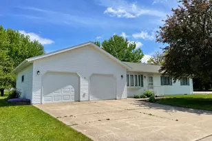 208 Broad Street S, Comfrey, MN 56019 - Photo 28