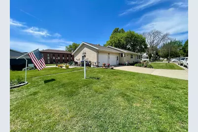 115 W Lincoln Street, Springfield, MN 56087 - Photo 2