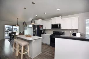 1719 67th Ave S, Fargo, ND 58104 - Photo 4