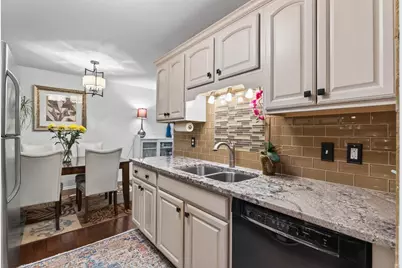 215 Barry Avenue S #216, Wayzata, MN 55391 - Photo 4