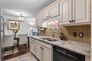 215 Barry Ave S, Wayzata, MN 55391 - Photo 4