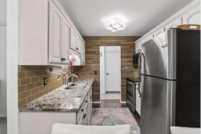 215 Barry Avenue S #216, Wayzata, MN 55391 - Photo 2