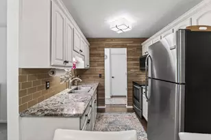 215 Barry Ave S, Wayzata, MN 55391 - Photo 2