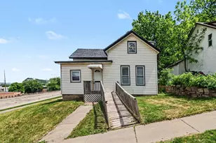 319 Buchanan St, Red Wing, MN 55066 - Photo 2