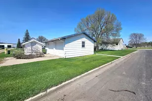 127 S State St, Warren, MN 56762 - Photo 24