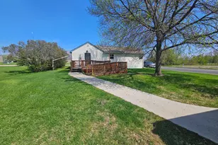 127 S State St, Warren, MN 56762 - Photo 2