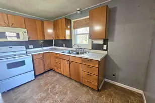 127 S State St, Warren, MN 56762 - Photo 8