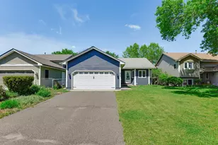 879 Iowa Ave W, Saint Paul, MN 55117 - Photo 2