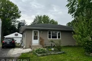 1066 Beatrice St, Eagan, MN 55121 - Photo 2