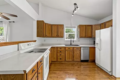 979 Pointe Way, Eagan, MN 55123 - Photo 12