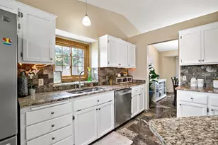 16467 Godson Dr, Lakeville, MN 55044 - Photo 6