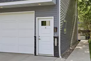 911 7th St N, Fargo, ND 58102 - Photo 2