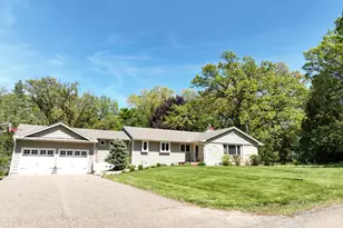 4713 Fairhills Rd W, Minnetonka, MN 55345 - Photo 2