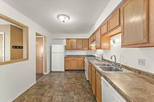 949 Wescott Trail, Eagan, MN 55123 - Photo 2