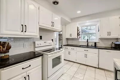 818 Larpenteur Avenue W, Saint Paul, MN 55113 - Photo 4