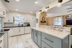818 Larpenteur Ave W, Saint Paul, MN 55113 - Photo 14