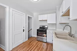 967 Rose Ave E, Saint Paul, MN 55106 - Photo 14