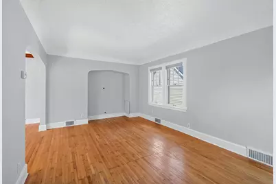 967 Rose Avenue E, Saint Paul, MN 55106 - Photo 4