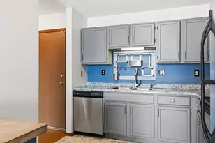 66 9th St E, Saint Paul, MN 55101 - Photo 16