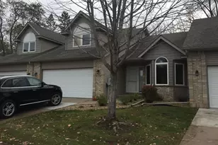 9113 Medley Cir, Golden Valley, MN 55427 - Photo 2
