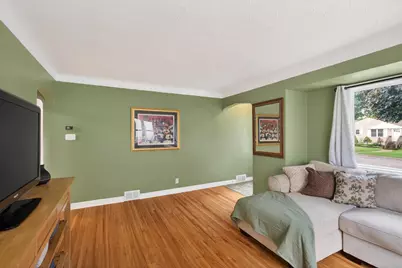 1843 Montana Avenue E, Saint Paul, MN 55119 - Photo 6