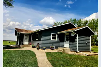 1055 141st Street, Pipestone, MN 56164 - Photo 2