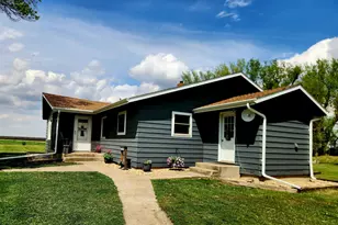 1055 141st St, Pipestone, MN 56164 - Photo 2