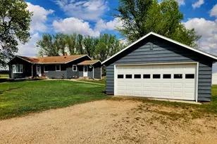 1055 141st St, Pipestone, MN 56164 - Photo 4