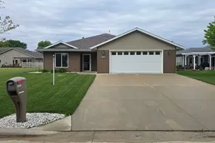 1709 Keystone Dr, Albert Lea, MN 56007 - Photo 2