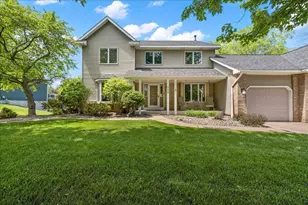 139 Ridge Way, Mahtomedi, MN 55115 - Photo 2